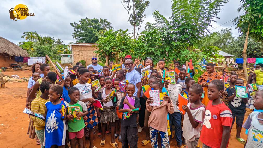 Distribution de kits scolaires 2024