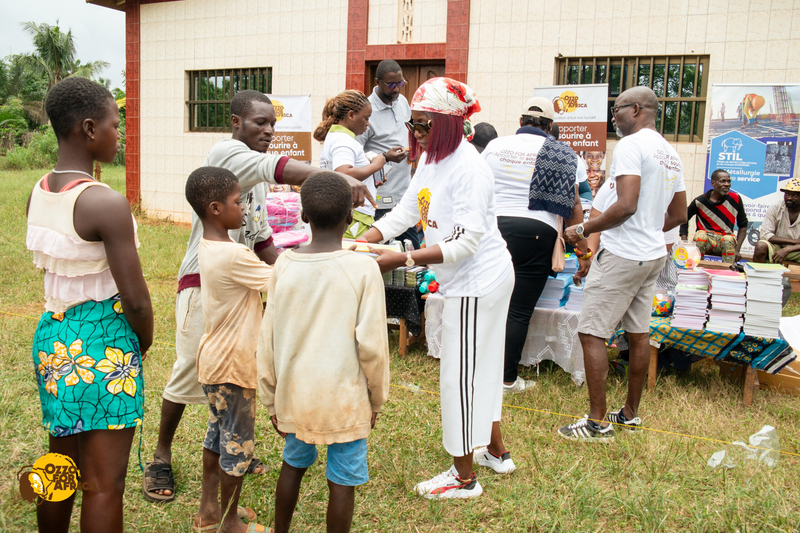 Remise des kits aux enfants
